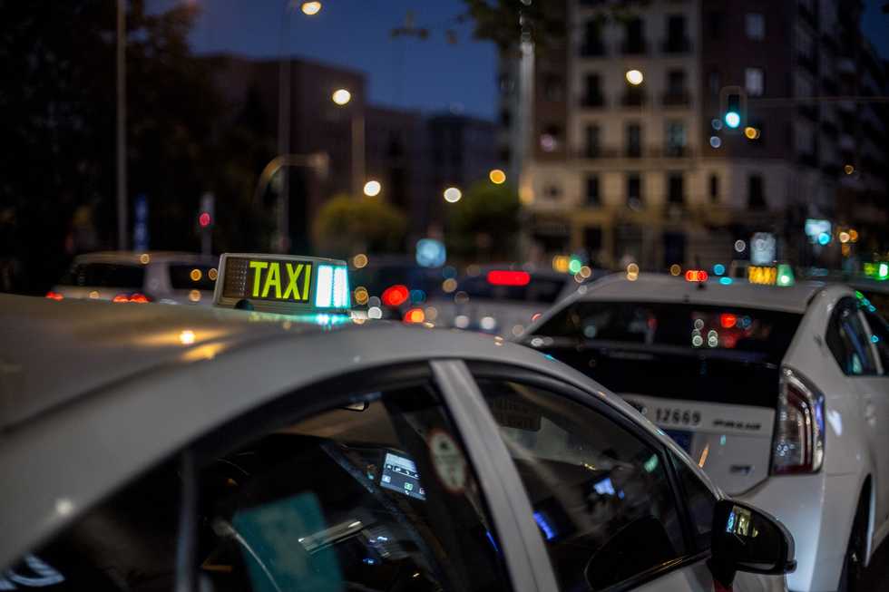 Image of a taxi cab at night